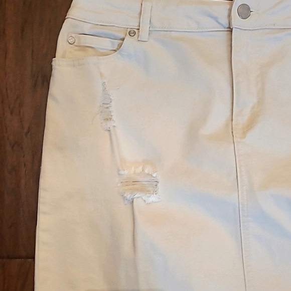 💥3for$12💥 Cato Cream Distressed Denim Skirt with Fringe Hem size 12 - Picture 2 of 8